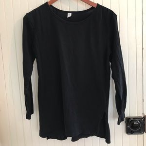 Black high to low long sleeve